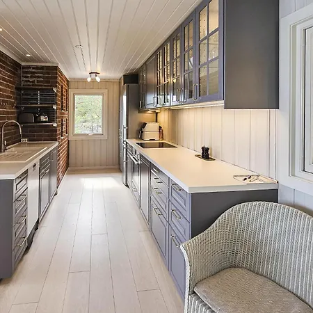 In Tjodalyng With Kitchen Ula