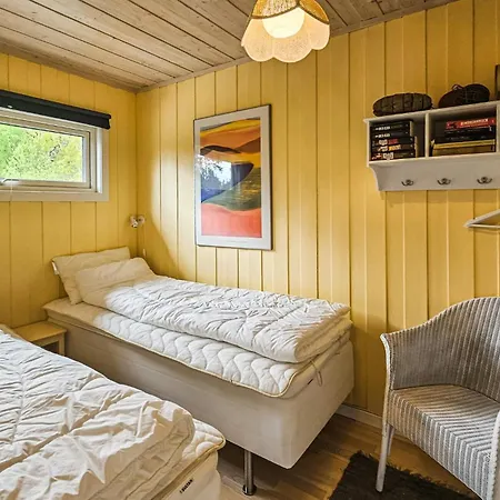 Prázdninový dům In Tjodalyng With Kitchen Ula