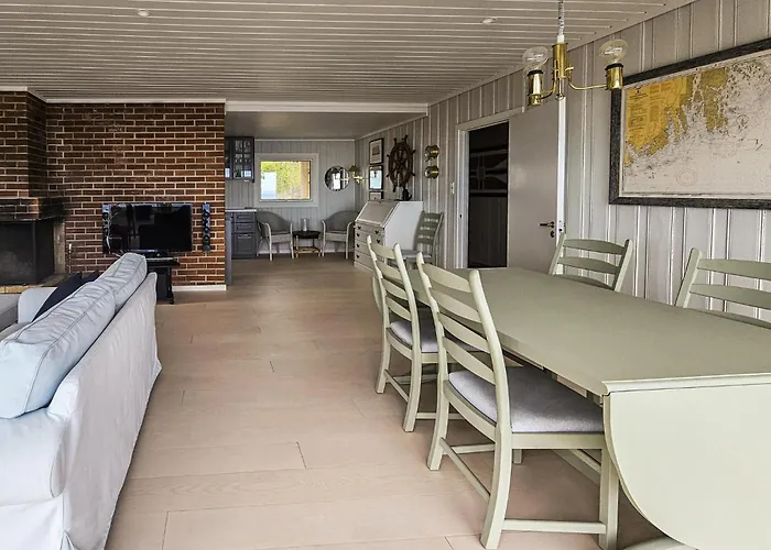 Tatil Evi In Tjodalyng With Kitchen